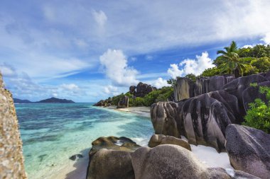 kayalar, beyaz kum, avuç içi, turkuaz su tropikal Beach, la diqu