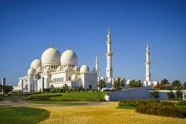 Imponente mezquita Sheikh Zayed en Abu Dhabi 6 —  Fotos de Stock