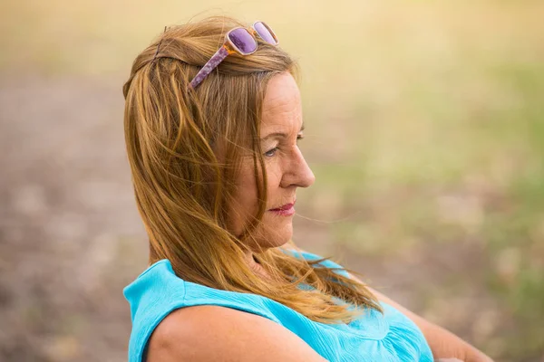 Thoughtful lonely senior woman outdoor — Stock Photo, Image