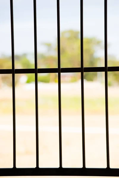 Stahlstangen Gefängnis Fenster Außenansicht — Stockfoto