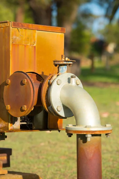 Rusty energy supply pipeline pump outdoors — Stock Photo, Image