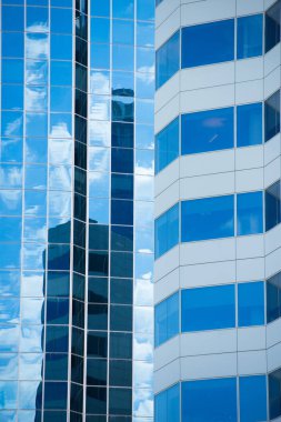 Filtre uygulanan office binalar cam cephe desen