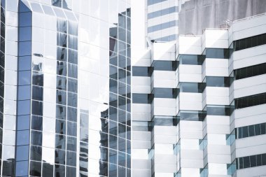 Filtre uygulanan office binaları pencere cephe doku