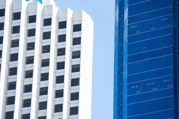 Modernes Business-Wolkenkratzer-Gebäude — Stockfoto