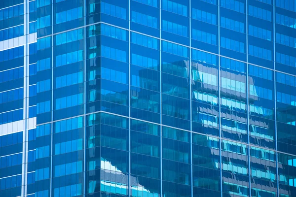 Riflessione finestra edificio per uffici sfondo — Foto Stock