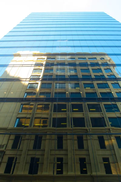 Mirror reflection office skyscraper window facade — Stock Photo, Image