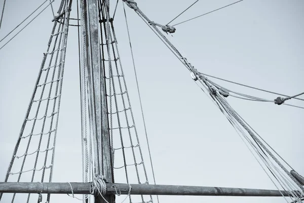 Rigg och linor av gamla segelfartyg — Stockfoto