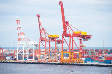 Konteyner kargo ve Vinçler Fremantle port Avustralya
