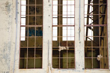 Hurdalığın fabrika harabe dışında terkedilmiş