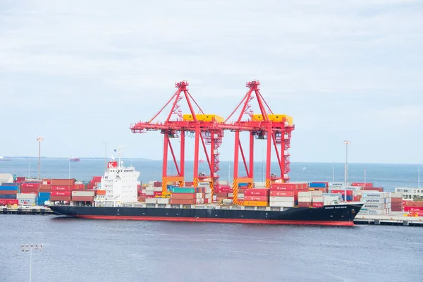 Behållare cargo freighter Fremantle Western Australia — Stockfoto