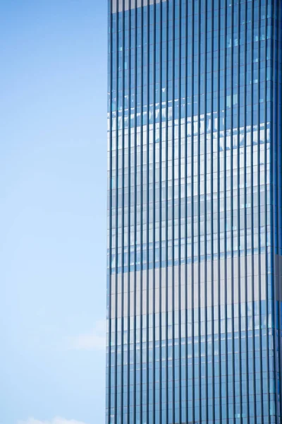 概念的なオフィスビルのガラス面 — ストック写真