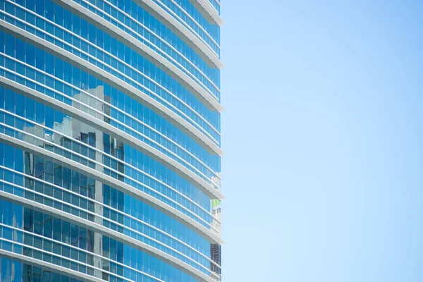 Oficina edificio vidrio superficie reflexión —  Fotos de Stock