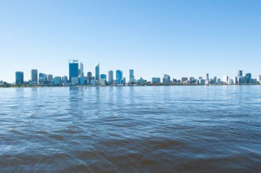 Kuğu nehrin karşısındaki manzarası Perth Avustralya görünümü