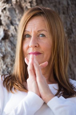 Kolay rahat Olgun kadın açık dua