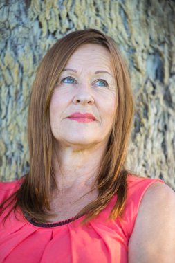 düşünceli emin Olgun kadın