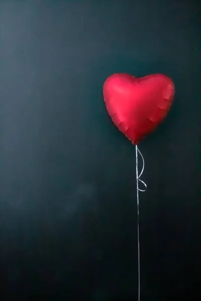 Red air balloons in the shape of a heart on a black background. valentines day, love. — Foto Stock