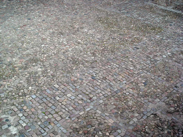 Um quintal de pedra na praça do antigo castelo — Fotografia de Stock