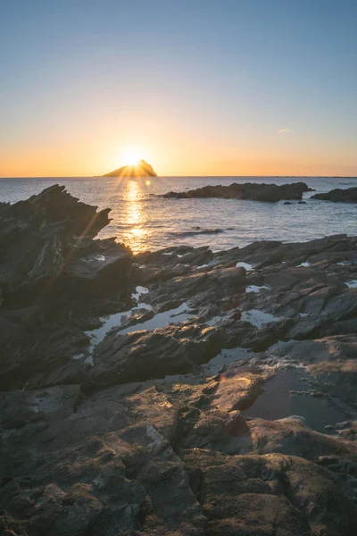 Devon Ngiltere Büyük Mew Taş Yukarıda Güneş Ayarı — Stok fotoğraf