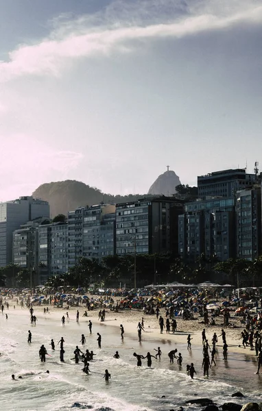 Playa de Copacabana en Rio De Janeiro, Brasil —  Fotos de Stock