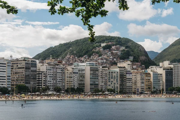 Kürek Copacabana Plajı üzerinde ayağa — Stok fotoğraf