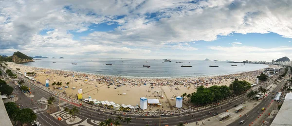 Yeni yıl partisi plajda Copacabana, Rio de Janeiro, Brezilya — Stok fotoğraf