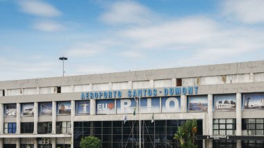 Gelenler dışında terminal Brazils Santos Dumont Havaalanı'nda, Brezilya Havacılık öncü sonra adlı