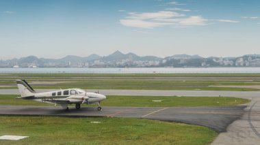 Beechcraft Baron B55 piste Taksilemek