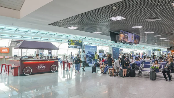 Avgångshallen på Rio de Janeiro, Brasiliens Santos Dumont flygplats betjänar inrikesflyg — Stockfoto