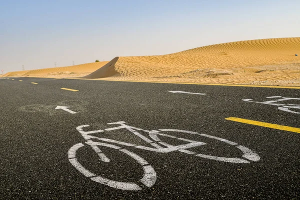 Trilha de ciclismo Al Qudra perto de Dubai, Emirados Árabes Unidos, Médio Oriente — Fotografia de Stock