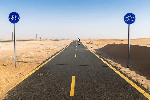 Trilha de ciclismo Al Qudra perto de Dubai, Emirados Árabes Unidos, Médio Oriente — Fotografia de Stock