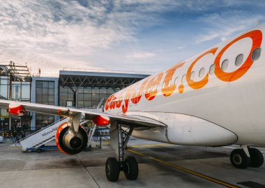 EasyJet Airbus A320 uçak kısa mesafeli uçuşlar Avrupa'da hizmet Milano Malpensa Havaalanı'nda