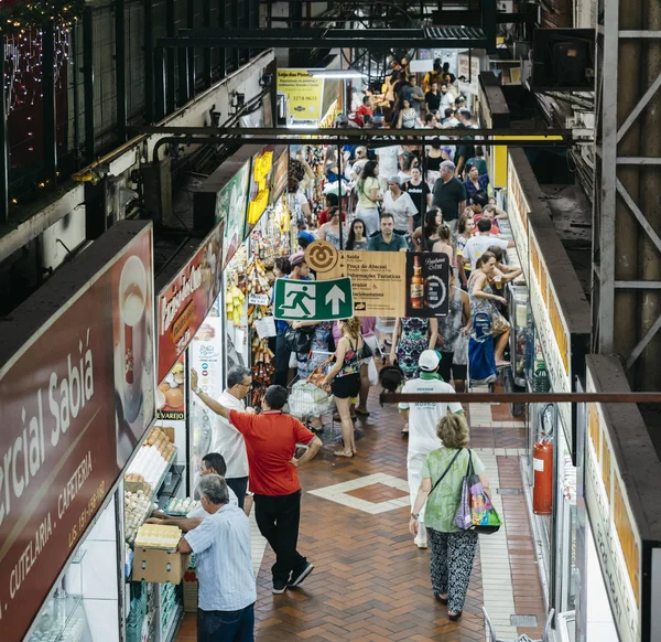 Mercardo központi egy nyüzsgő fedett piac Belo Horizonte, Brazília — Stock Fotó