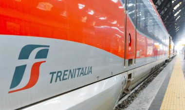 Milan'ın Merkez İstasyonu, bir büyük demiryolu bağlantıları İtalya boyunca ile Kuzey İtalya, Trenitalia tren kapatın. 1931 yılında açıldı