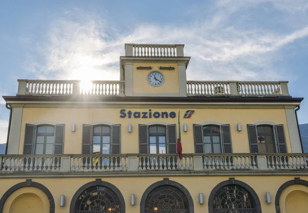 Façade de la gare de Sondrio en Valtellina, Italie — Photo