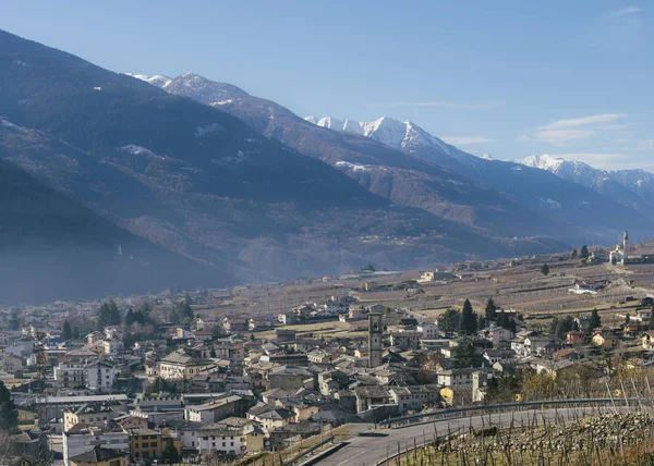 Sondrio este o comună din Italia, cu o populație de locuitori. — Fotografie, imagine de stoc