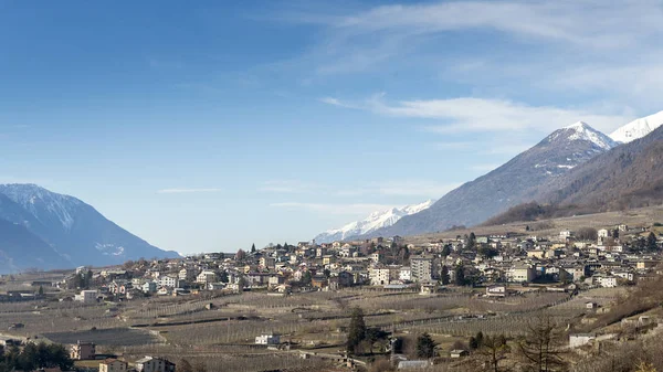 Sondrio, italské město a comune v centru vinařské oblasti Valtellina - 20 000 obyvatel — Stock fotografie