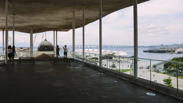 Panoramatický pohled Praca Mauau a Guanabara bay v Rio de Janeiro, Brazílie. Zachycená na terase Rio Art Museum — Stock fotografie