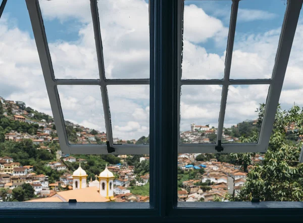 Vista dalla finestra verso Ouro Preto, Minas Gerais, Brasile — Foto Stock