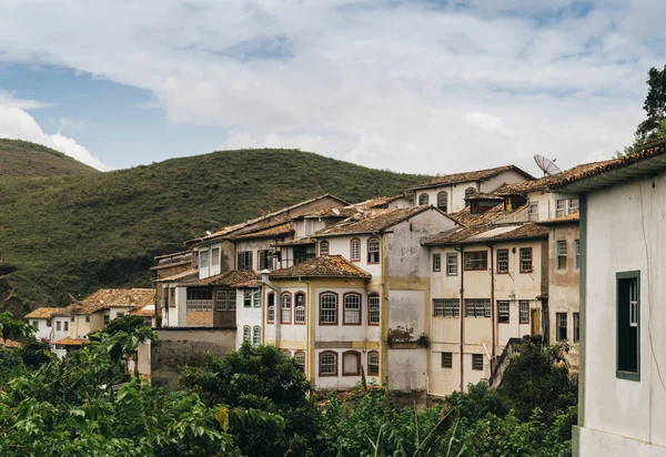 Edifici coloniali colorati nel patrimonio mondiale dell'UNESCO, Ouro — Foto Stock