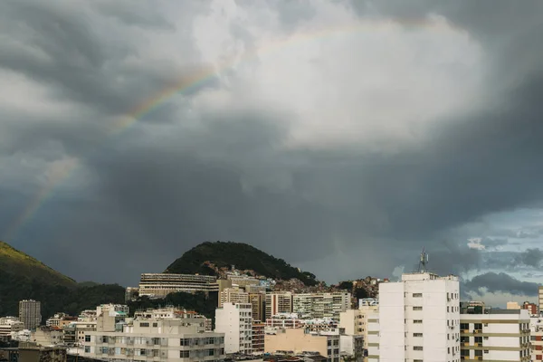 A légi felvétel a szivárvány, Rio de Janeiro, Brazília — Stock Fotó