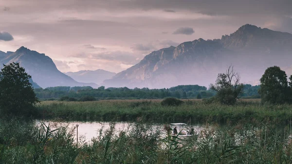 Río Adda en el norte de Italia, cerca del Lago de Como — Foto de Stock