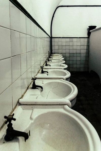Noir et blanc de l'ancien lavabo — Photo