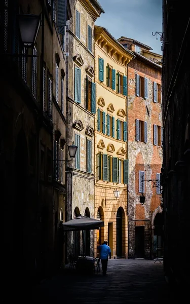 Small street in Siena, Tuscany, Italy — Stock Photo, Image