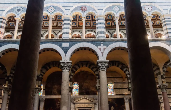 Interior da Catedral de Pisa na Itália — Fotografia de Stock