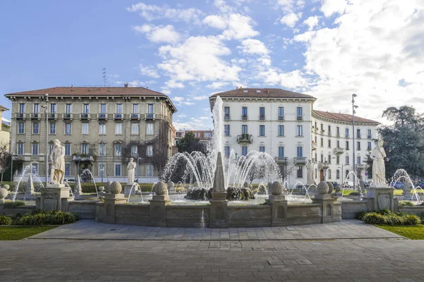 Çeşme İtalyan Fontana delle Quattro Stagioni Piazza Giulio Cesare, Milan, İtalya, dört mevsim — Stok fotoğraf
