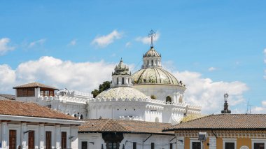 Ekvador, Güney Amerika'da Quito şehir Santo Domingo kilise kubbeleri