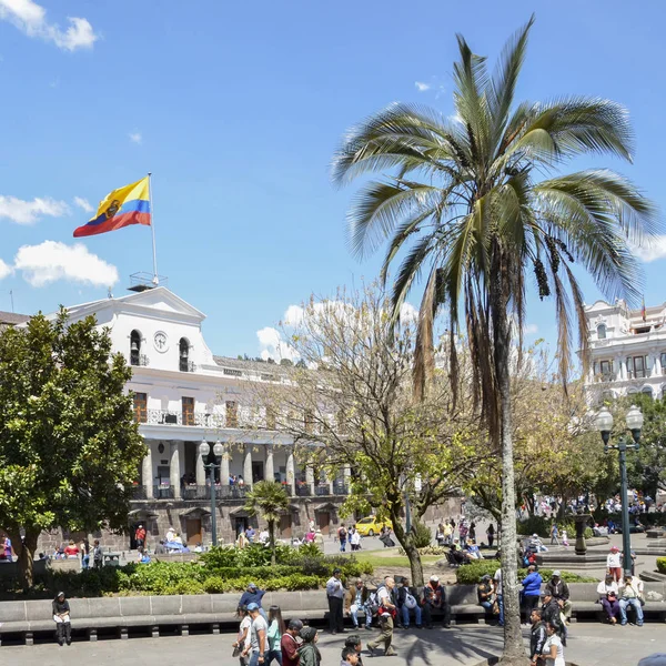SonraCarondelet Palace Quito içinde yer alan Ekvador Cumhuriyeti Hükümeti koltuğum