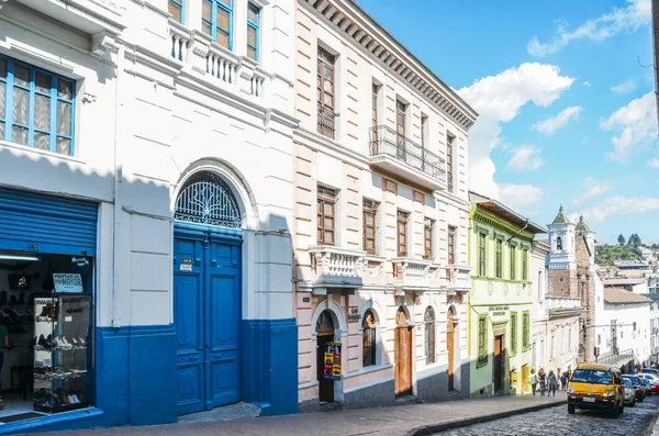 A gyarmati stílusú építészet a történelmi központjában, az Quito, Ecuador — Stock Fotó