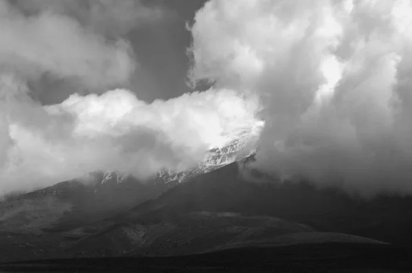 Τσιμποράζο, ένα προσωρινά ανενεργά stratovolcano σε της Κορδιλιέρα του Άνδεις του Εκουαδόρ — Φωτογραφία Αρχείου