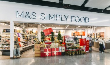 İşaretleri ve Spencer marka ve Spencers sadece yiyecek depolamak, Güney Terminal, London Gatwick, İngiltere